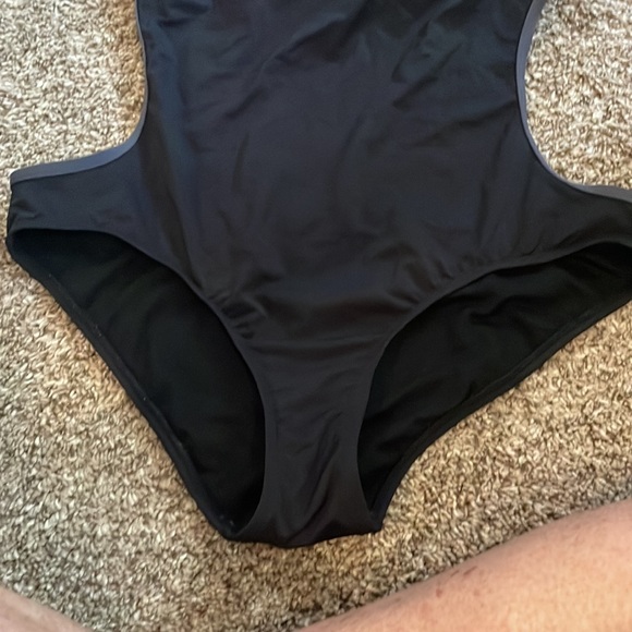 Athlete size L. Cut out one piece - Picture 2 of 4